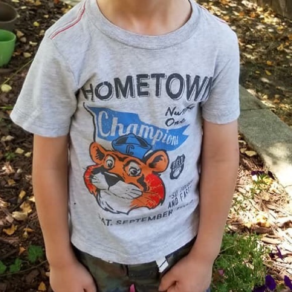 OshKosh B'gosh Other - Toddler shirt tiger hometown champs 3T gray shirt